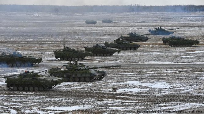 Nga và Belarus bắt đầu tập trận quân sự 10 ngày gần biên giới Ukraine (Ảnh: Deutsche Welle).