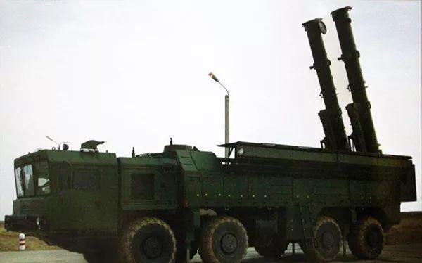 Mỗi xe phóng tên lửa hành trình Iskander-K với 2 quả đạn (Ảnh: Sina).