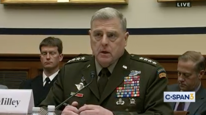 Chủ tịch Hội đồng Tham mưu trưởng Liên quân Mỹ Mark Milley xác nhận Mỹ đã huấn luyện cho Quân đội Ukraine trên đất Mỹ (Ảnh: C-SPAN).
