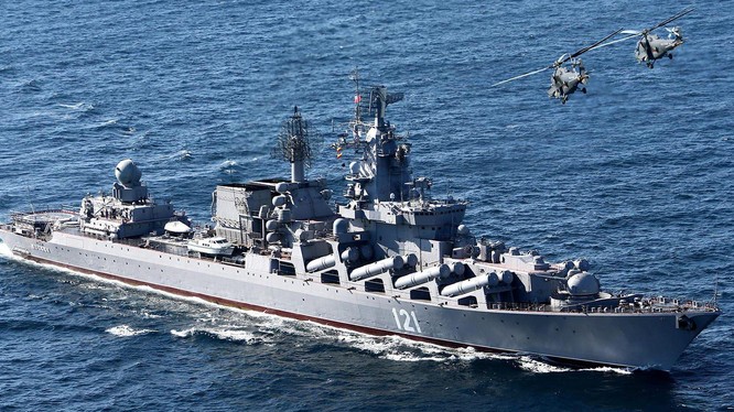 Tuần dương hạm Moskva, soái hạm của Hạm đội Biển Đen (Nga) trên biển (Ảnh: Dwnews).