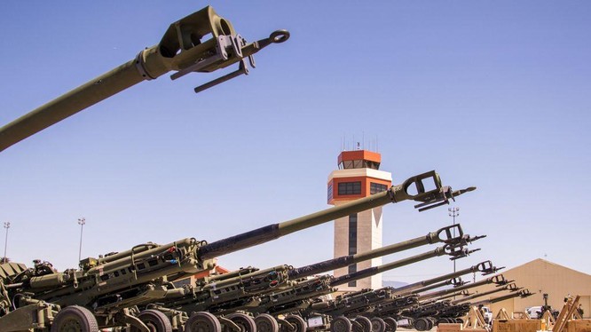 Lựu pháo tầm xa M777 Howitzer Mỹ vừa cung cấp cho Ukraine (Ảnh: Reuters).