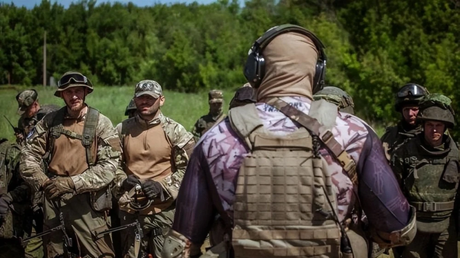 Lực lượng đặc nhiệm Ukraine được các cố vấn các nước NATO huấn luyện (Ảnh: QQ).