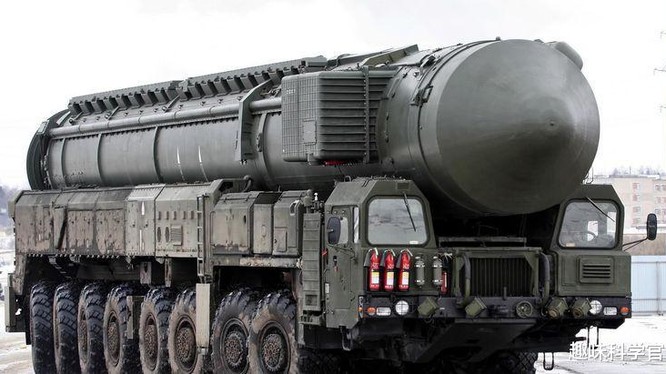 Tên lửa liên lục địa RS-28 Sarmat của Nga, phương Tây gọi là "Satan-2" được Nga coi là tên lửa hạt nhân tầm xa uy lực mạnh nhất thế giới (Ảnh: RIA).