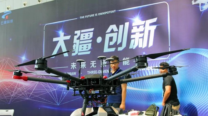 Hãng sản xuất UAV hàng đầu thế giới DJI và 12 Công ty Trung Quốc khác bị Lầu Năm Góc đưa vào danh sách đen hôm 5/10 (Ảnh: UDN).