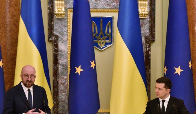 Chủ tịch Hội đồng châu Âu Charles Michel và tổng thống Ukraine Volodymyr Zelensky