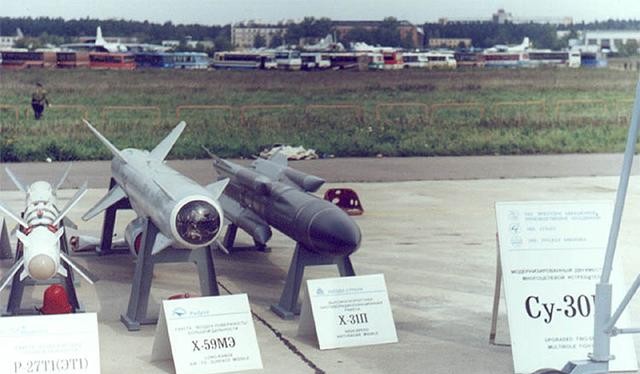 Tên lửa R-27, Kh-59ME, Kh-31P của Nga tại Triển lãm Hàng không MAKS 1999