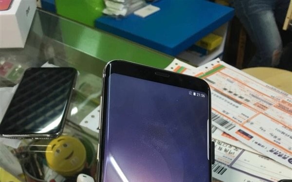 Mặt trước của của một phiên bản Galaxy S9 giả mạo sản xuất bởi một công ty Trung Quốc. Nguồn: Gizmochina