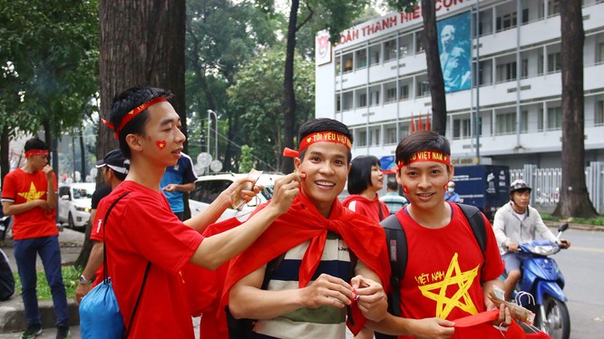 Các cổ động viên luôn hết mình để tiếp sức cho các tuyển thủ U-23 Việt Nam