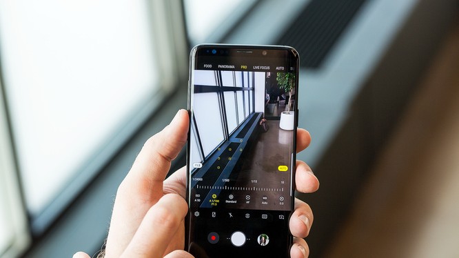Galaxy S9+ sở hữu nhiều nâng cấp đáng giá mà nổi bật nhất là khả năng chụp ảnh. Nguồn: The Verge