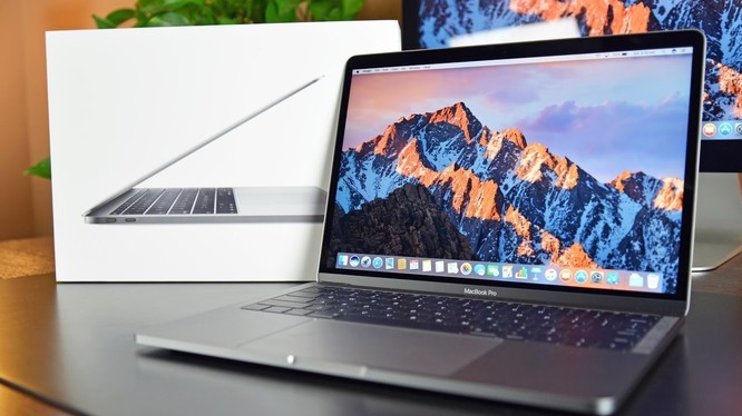 Hàng loạt máy MacBook Pro 13-inch không kèm TouchBar đang bị dính lỗi phồng pin. Nguồn: Mashable