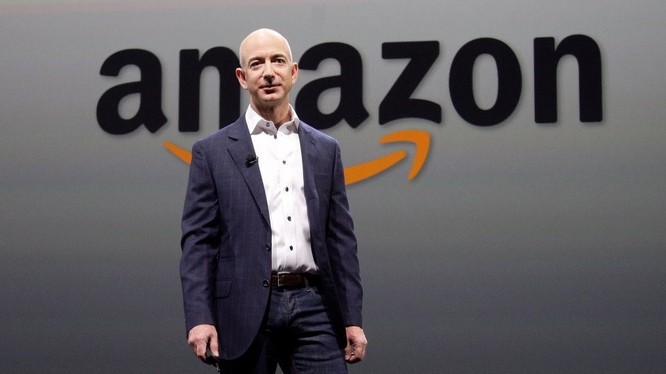 Theo thống kê đầu năm 2018, tổng tài sản ước tính của CEO Amazon, Jeff Bezos là 105 tỷ USD, vượt qua kỷ lục của ông Bill Gates năm 1999. Nguồn: Fortune