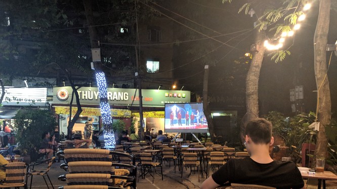 Quán cafe ế ẩm trong ngày khai mạc World Cup 2018