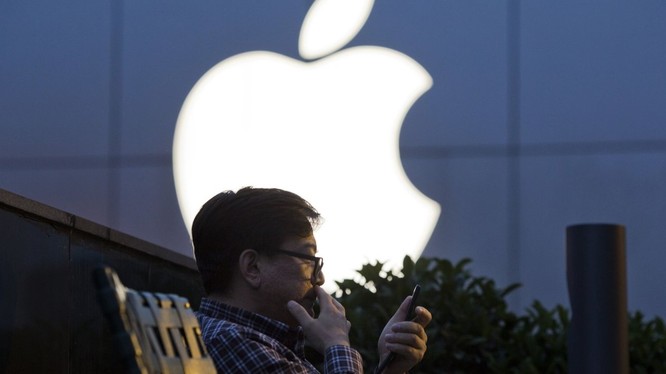 Chính sách kiểm duyệt của Trung Quốc đã tạo nên lỗ hổng nghiêm trọng trên iPhone. Ảnh: AP