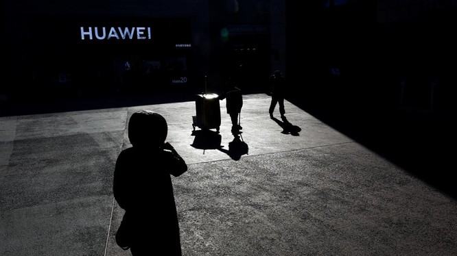 Huawei sắp không còn đất sống tại Mỹ. Ảnh: Tek Portal