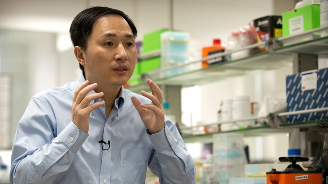 Nhà khoa học Hạ Kiến Khuê công bố thí nghiệm chỉnh sửa gene trên cặp sơ sinh hồi tháng 11. Ảnh: Gizmodo.