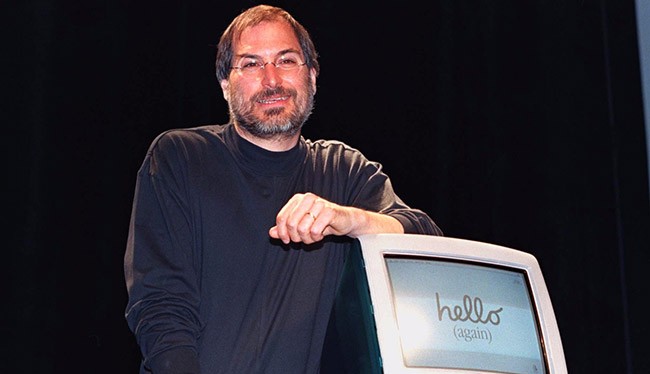 Steve Jobs với chiếc iMac năm 1998
