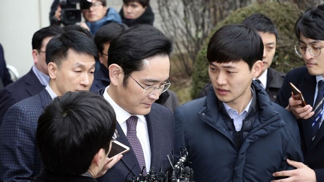 Giám đốc Samsung Jay Y. Lee đang bị điều tra