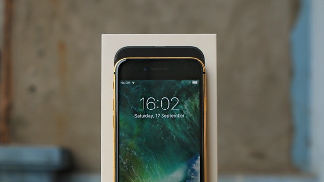 iPhone 7 mạ vàng dung lượng 32GB có giá bán từ 35 triệu đồng.