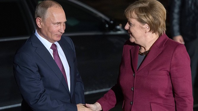 Tổng thống Nga Putin và Thủ tướng Đức Angela Merkel 