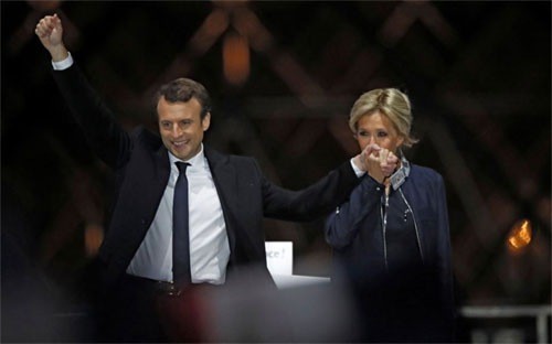 Tân Tổng thống Pháp Emmanuel Macron và đệ nhất Phu nhân Brigitte Macron