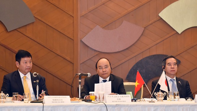 Thủ tướng Nguyễn Xuân Phúc đối thoại với các doanh nghiệp CNTT Nhật Bản. Ảnh: VGP/Quang Hiếu