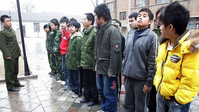 Các học viên trong trại cai nghiện Internet Trung Quốc