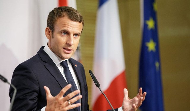 Tổng thống Pháp Emmanuel Macron phát biểu trong cuộc họp báo tại Dubai, UAE - Ảnh: REUTERS
