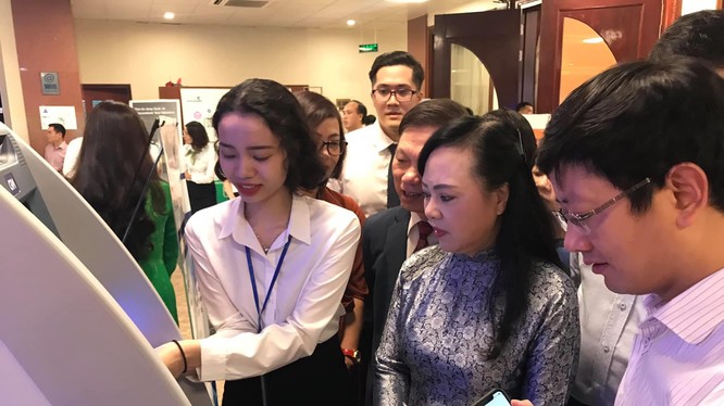 Bộ trưởng Bộ Y tế Nguyễn Thị Kim Tiến tại hội nghị triển khai thanh toán điện tử không dùng tiền mặt trong ngành y tế sáng nay