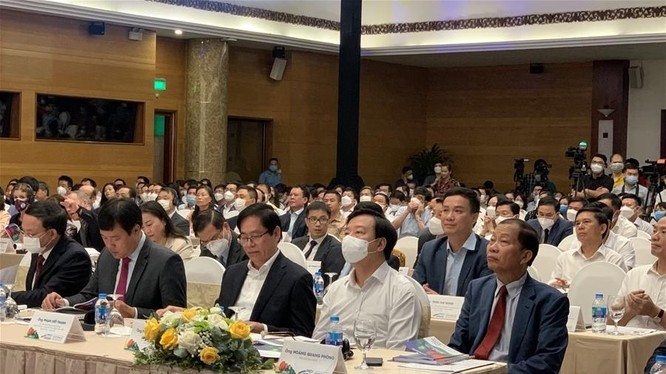 Bí thư Tỉnh uỷ Phạm Xuân Thăng, Chủ tịch UBND tỉnh Triệu Thế Hùng dự lễ công bố chỉ số PCI năm 2021 tại Hà Nội sáng 27.4 