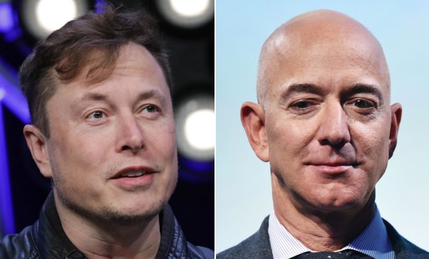 Tài sản của Bezos (phải), Musk đã tăng lên 10% nhờ đại dịch Covid-19. Ảnh: NY Post