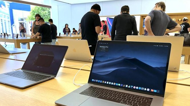 Máy tính xách tay Mac Pro của Apple tại một Apple Store ở Corte Madera, California. Ảnh: News Daily