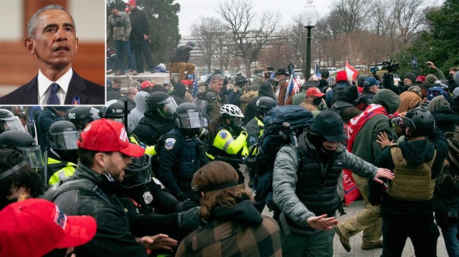 Cảnh sát cố gắng ngăn chặn người biểu tình tràn vào Điện Capitol hôm 6/1. Ảnh: People.