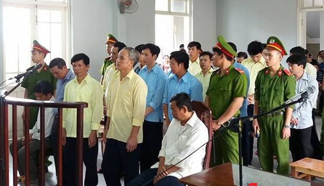 Sau hai ngày đưa ra xét xử công khai vụ phá rừng đặc dụng Bà Nà-Núi Chúa, TAND huyện Hoà Vang đã tuyên trả hồ sơ điều tra lại vì có dấu hiệu bỏ lọt tội phạm.