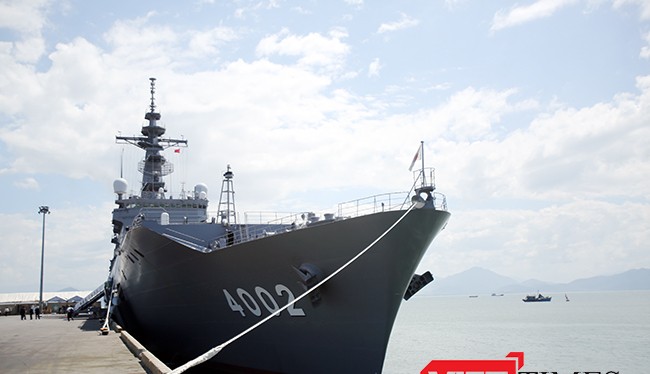 Chiến hạm vận tải và đổ bộ JSDS Shimokita (LST-4002) được xem là hiện đại bậc nhất của Hải quân Nhật Bản
