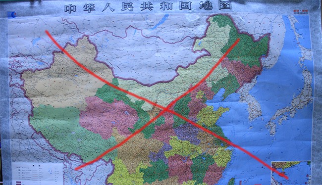 Một tấm bản đồ vi phạm chủ quyền biển Việt Nam khi không có 2 quần đảo Hoàng Sa và Trường Sa của Việt Nam do du khách Trung Quốc cố tình mang vào Đà Nẵng bị cơ quan chức năng phát hiện thu giữ