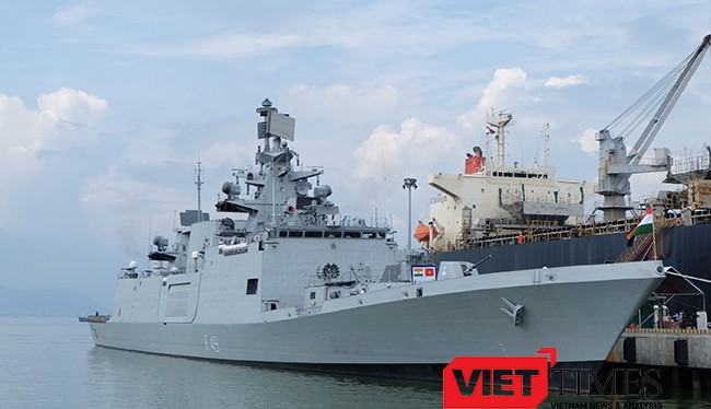 Tàu quân sự Ấn Độ cập cảng Tiên Sa (Đà Nẵng)