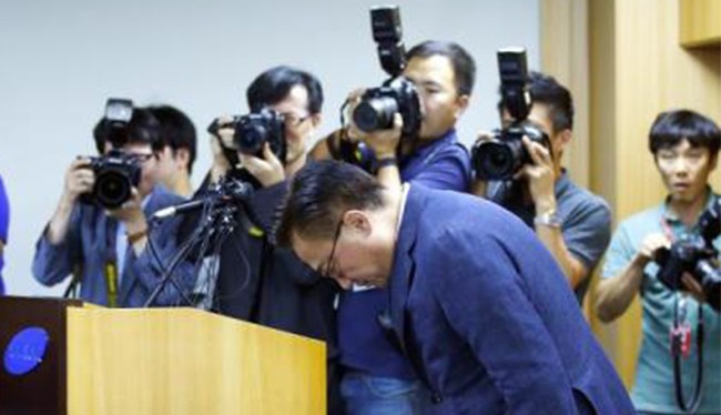 Koh Dong-jin, Giám đốc bộ phận di động xin lỗi công khai (ảnh internet)