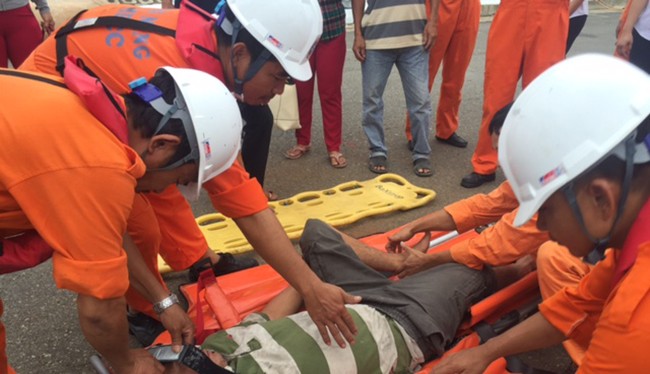 Trung tâm phối hợp tìm kiếm cứu nạn hàng hải Việt Nam đã điều động tàu SAR 412 tại Đà Nẵng khẩn cấp lên đường cứu ngư dân.