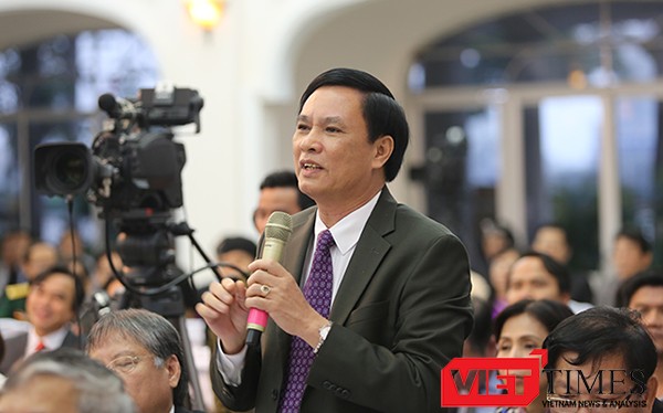 ông Trần Văn Miên, Phó Chủ tịch UBND TP Đà Nẵng trả lời chất vấn của Chủ tịch HĐND TP Đà Nẵng Nguyễn Xuân Anh