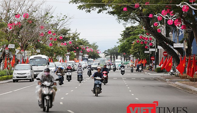 Từ ngày 1/1/2017, Đà Nẵng sẽ cấm đậu đỗ xe mô tô, xe gắn máy, xe đạp trên tuyến đường Bạch Đằng trong thời gian từ 18h-22h30 hằng ngày