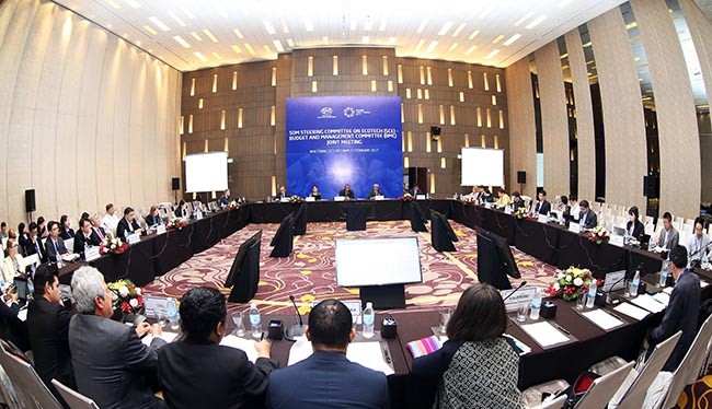 Hội nghị lần thứ nhất các quan chức cao cấp APEC (SOM 1) và các cuộc họp nhóm liên quan đã đi vào kết thúc và đưa ra nhiều kiến nghị, sáng kiến mới để thúc đẩy hợp tác trên nhiều lĩnh vực.