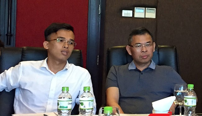 Ông Nguyễn Đức Toàn (bìa phải), Tổng Giám đốc Công ty CP TMDV Cát Vàng đã gửi đơn khởi kiện Phòng Đăng ký kinh doanh-Sở KHĐT tỉnh Quảng Nam
