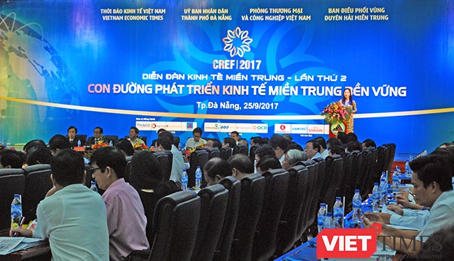 Sáng 25/9, tại Đà Nẵng, Diễn đàn kinh tế miền trung năm 2017 (CREF) lần 2 đã diễn ra với chủ đề “Con đường phát triển kinh tế miền Trung bền vững” cùng nhiều hiến kế để thúc đẩy phát triển kinh tế khu vực này.