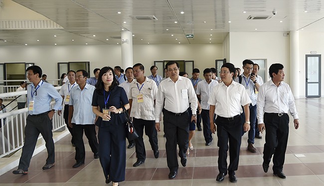 Trong 2 ngày 30/9 và 1/10, Phó Thủ tướng Chính phủ Phạm Bình Minh cùng đại diện các Tiểu ban của Ủy ban Quốc gia APEC 2017 đã tiến hành kiểm tra thực tế các hạng mục và theo dõi quá trình sơ duyệt công tác chuẩn bị APEC 2017 tại Đà Nẵng