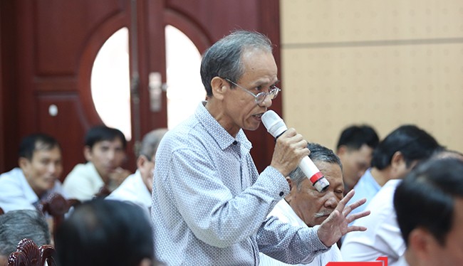 Cử tri quận Cẩm Lệ (Đà Nẵng) phát biểu ý kiến liên quan đến những vi phạm của lãnh đạo Đà Nẵng trong thời gian qua