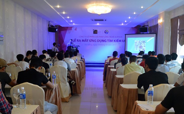 Dù chưa được phép, nhưng Công ty CP Giải pháp công nghệ Ulatech vẫn tổ chức Lễ ra mắt ứng dụng đặt xe ULA tại Đà Nẵng. ảnh Dân Việt