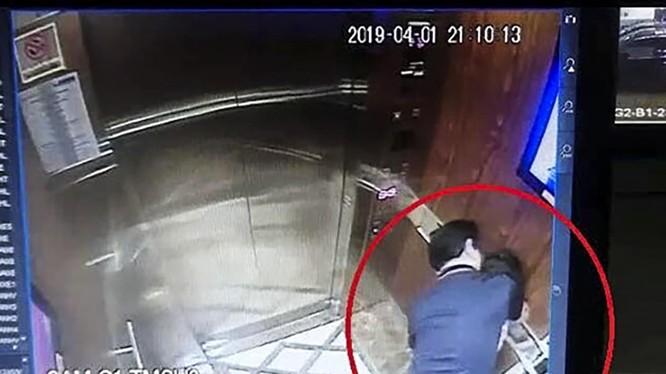 Hình ảnh người đàn ông sàm sỡ bé gái trong thang máy tại TP HCM được cho là ông Nguyễn Hữu Linh-nguyên là Phó Viện trưởng Viện kiểm sát nhân dân TP Đà Nẵng