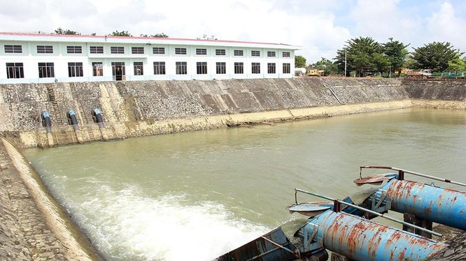Nhà máy nước Cầu Đỏ (Đà Nẵng) trong một tình huống thiếu nước do bị nhiễm mặn