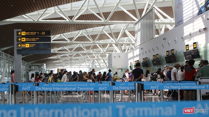 Sân bay quốc tế Đà Nẵng luôn đón lượng lớn du khách Trung Quốc nhập cảnh vào Việt Nam vừa phát hiện 2 du khách có biểu hiện sốt bất thường