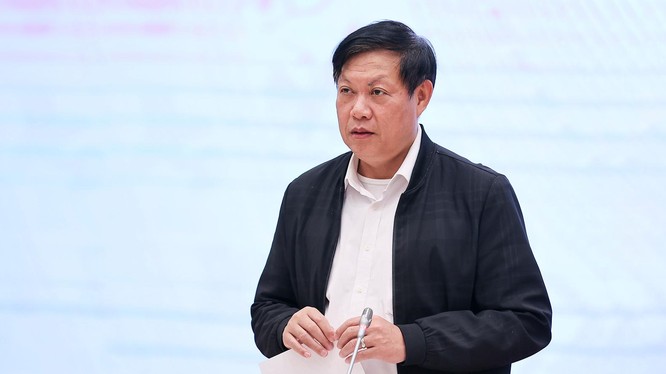 Thứ trưởng Bộ Y tế Đỗ Xuân Tuyên phát biểu tại phiên họp báo Chính phủ thường kỳ diễn ra ngày 3/3 (ảnh chinhphu.vn)